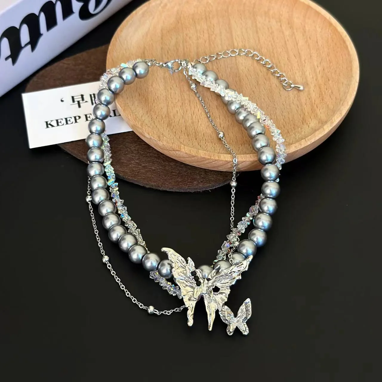 Butterfly decor layered faux pearl choker necklace - Image 3
