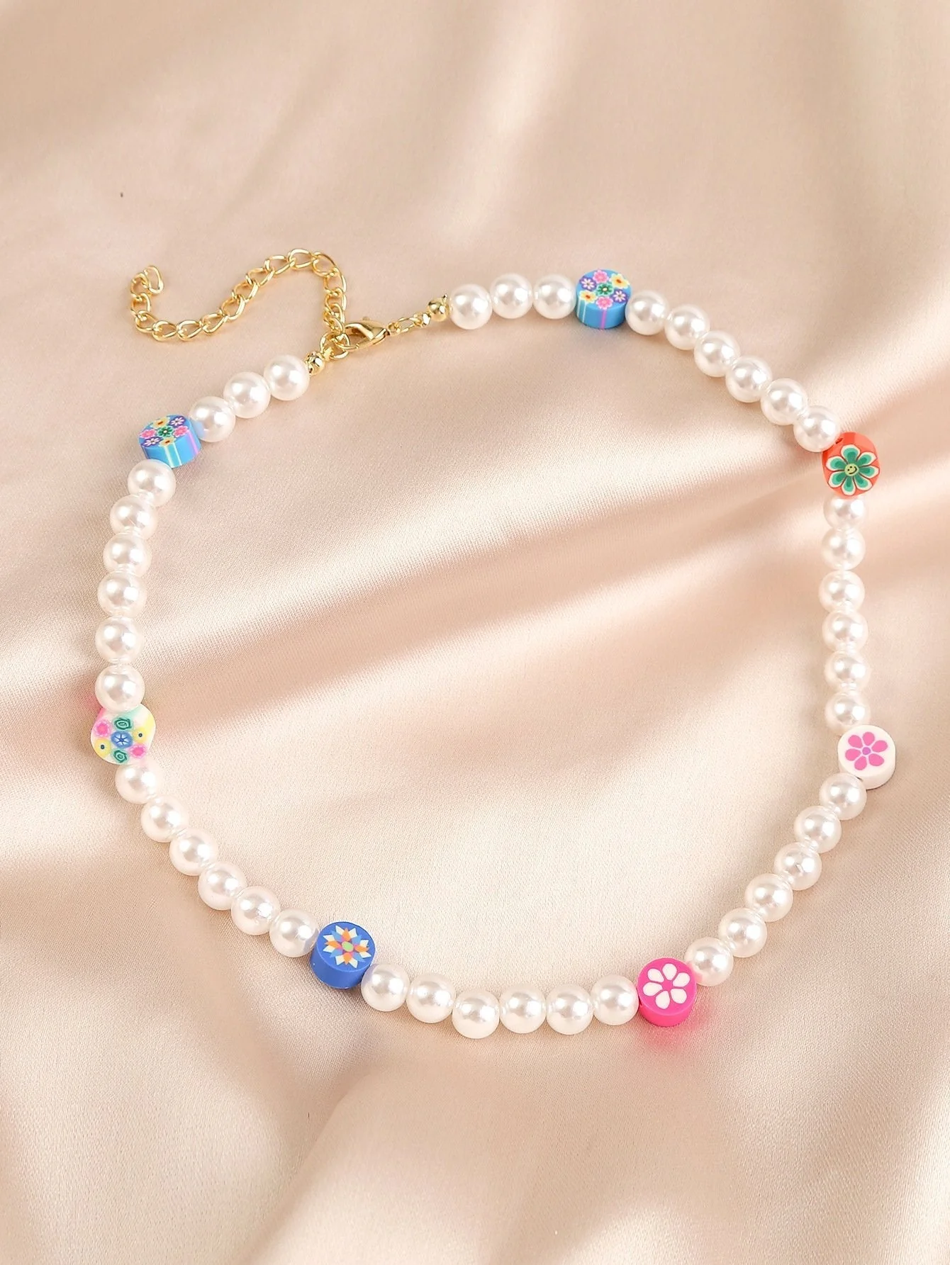 Faux pearl beaded flower clay necklace - Image 4