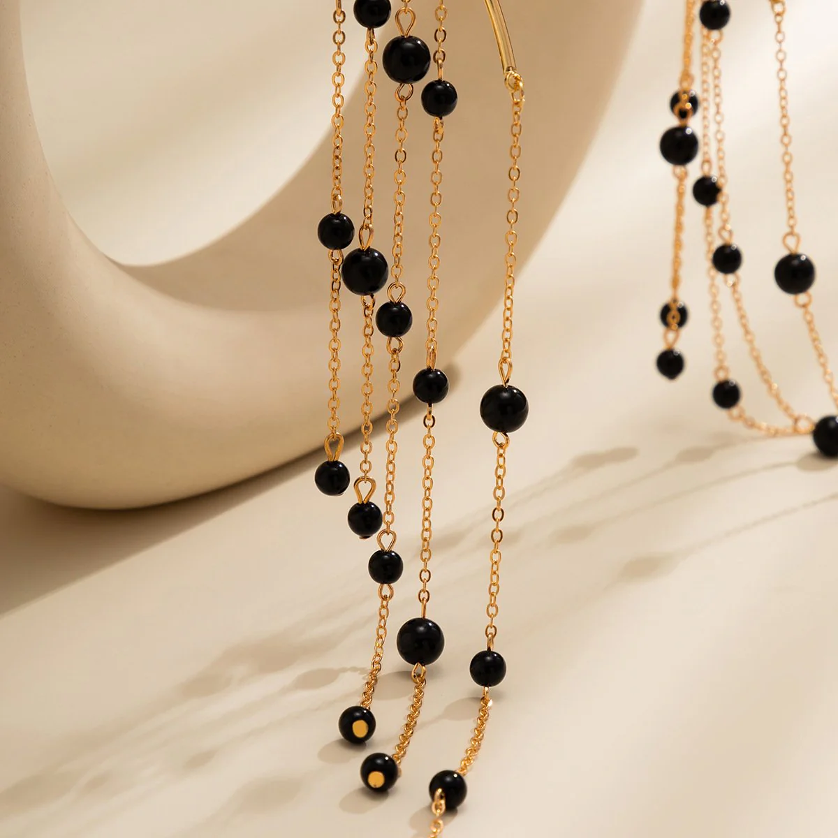 Faux pearl contrast tassels open necklace - Image 4