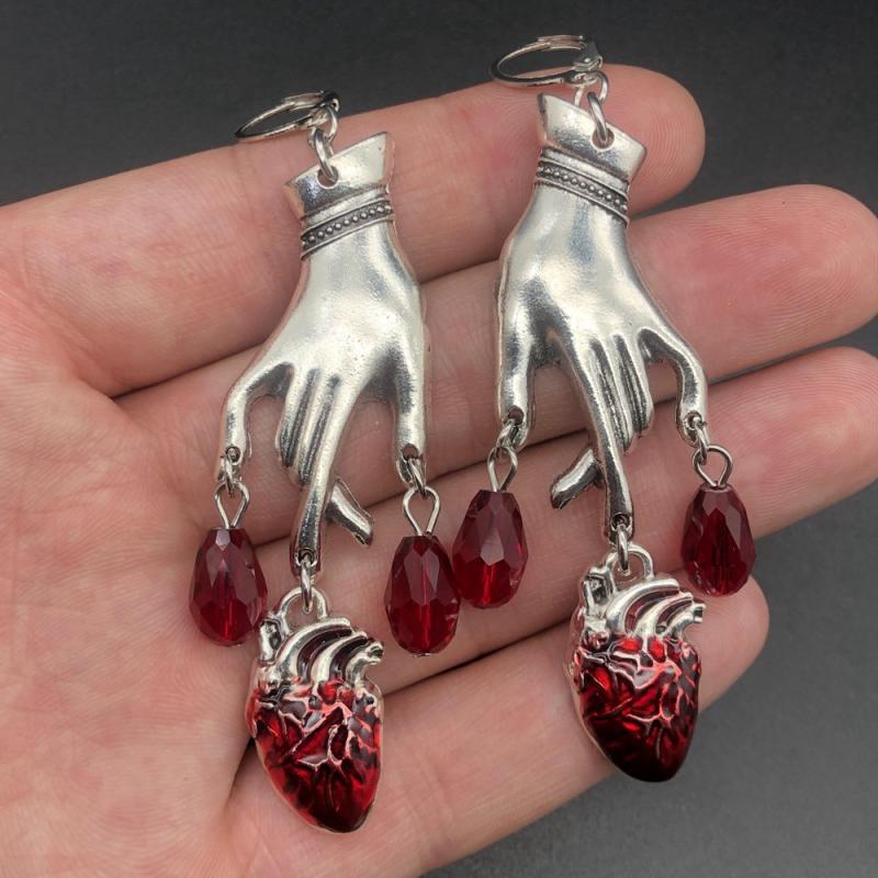 Heart pattern metal applique drop earrings - Image 2