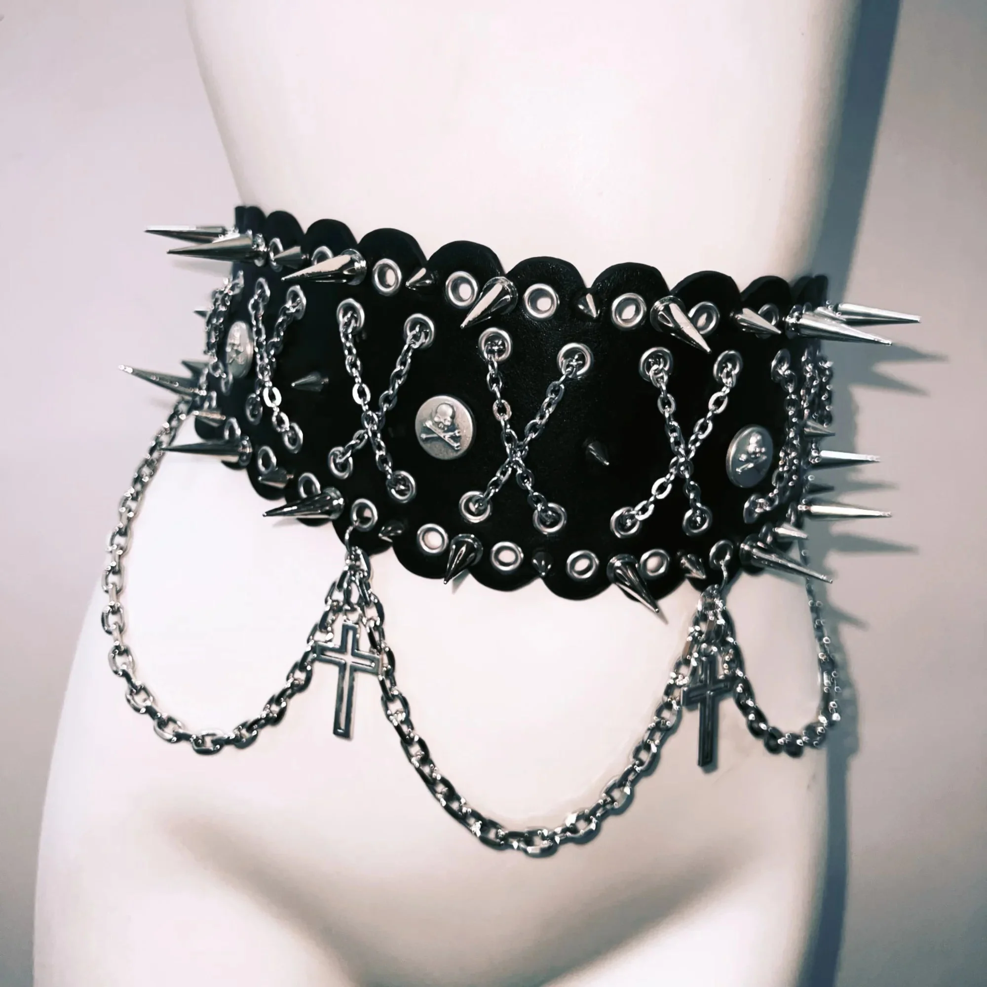 Hollow out rivet metal belt cami mini skirt set without choker - Image 3