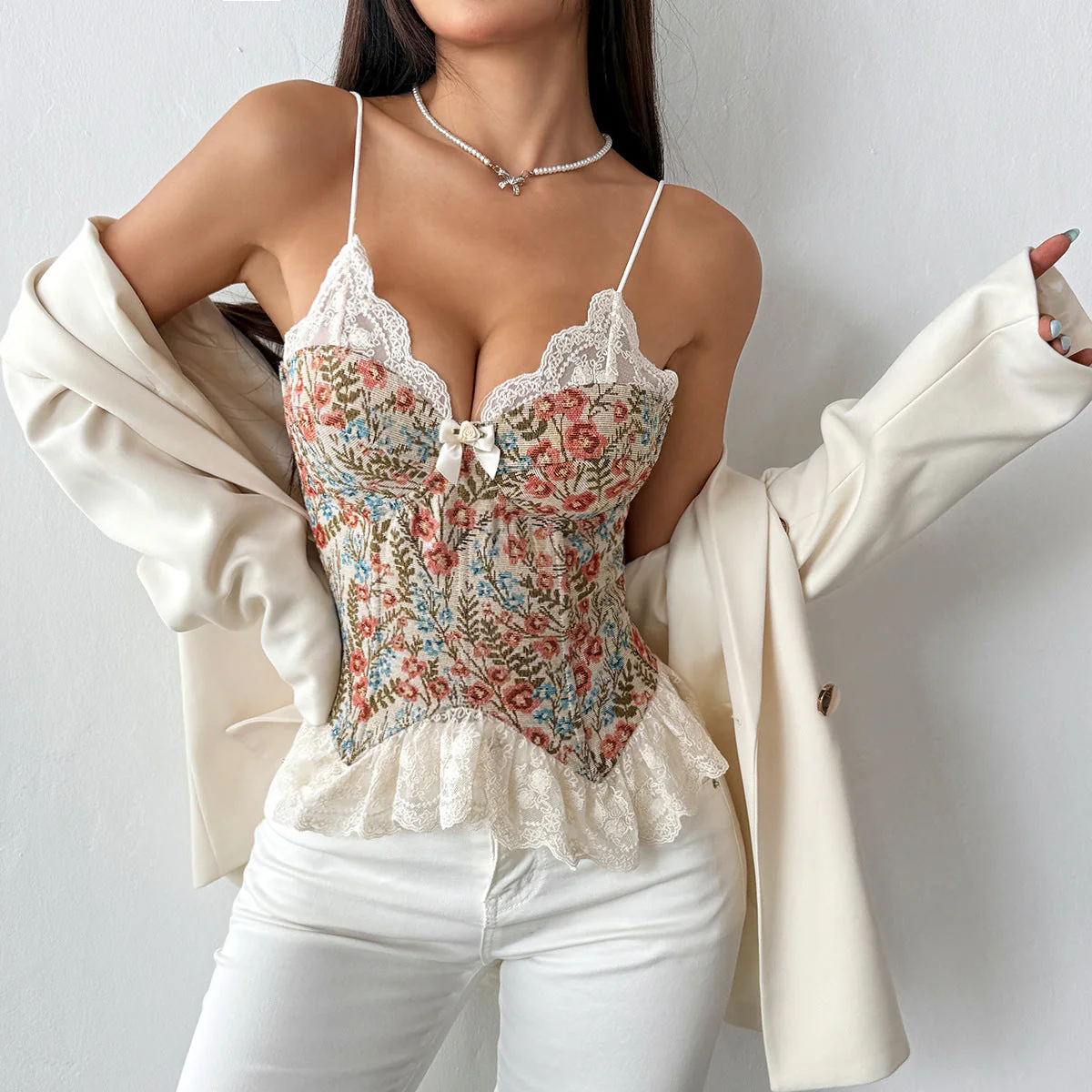 Lace hem v neck bowknot flower pattern cami top - Image 5