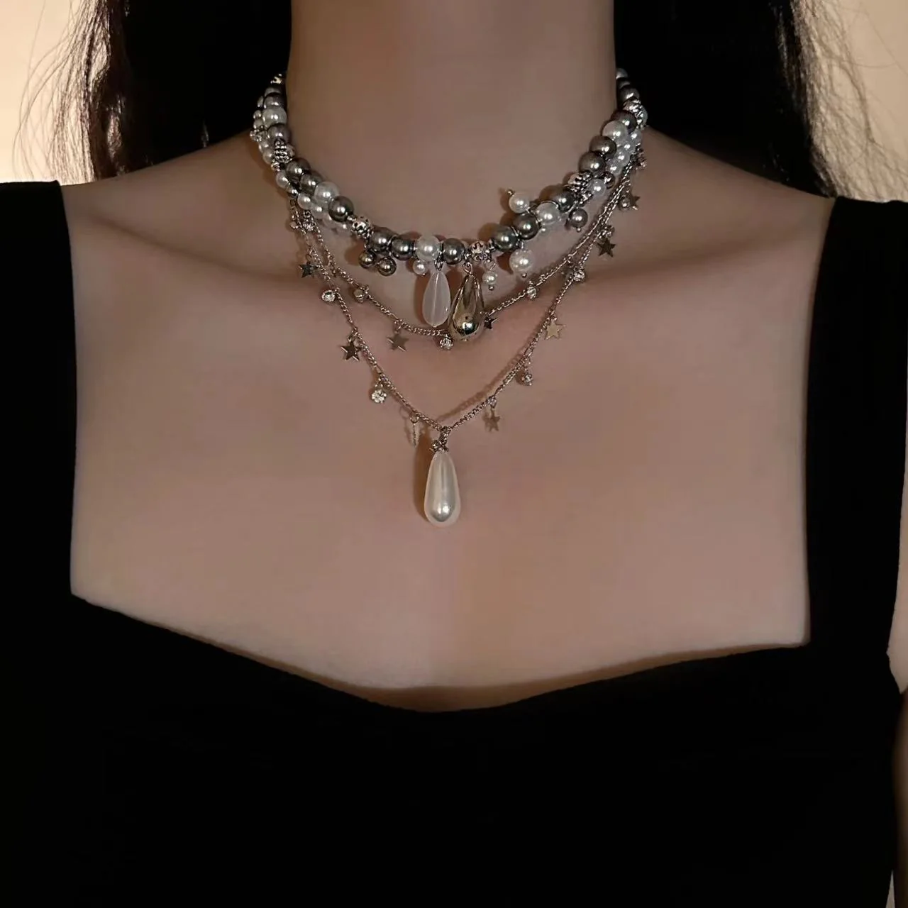 Layered faux pearl pendant choker necklace - Image 2