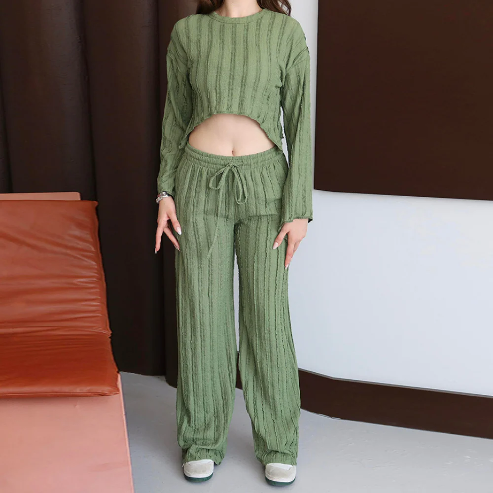 Long sleeve crewneck crop pant set - Image 4