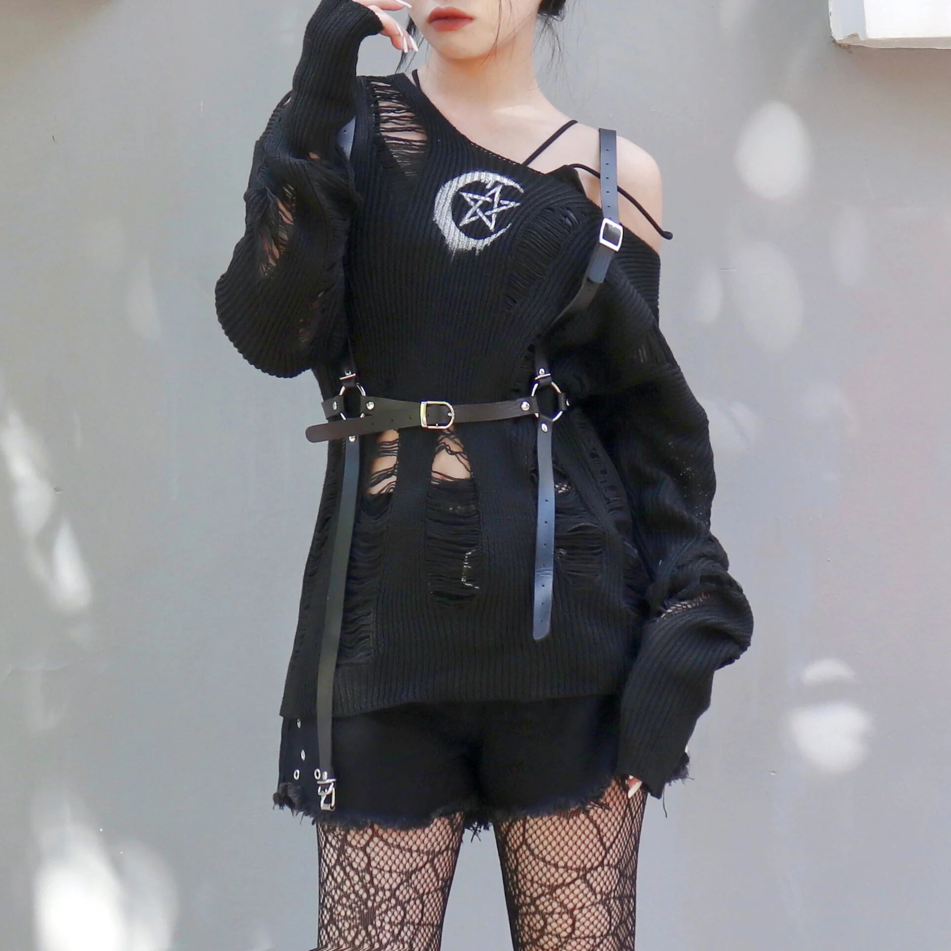 Long sleeve hollow out knitted round neck top