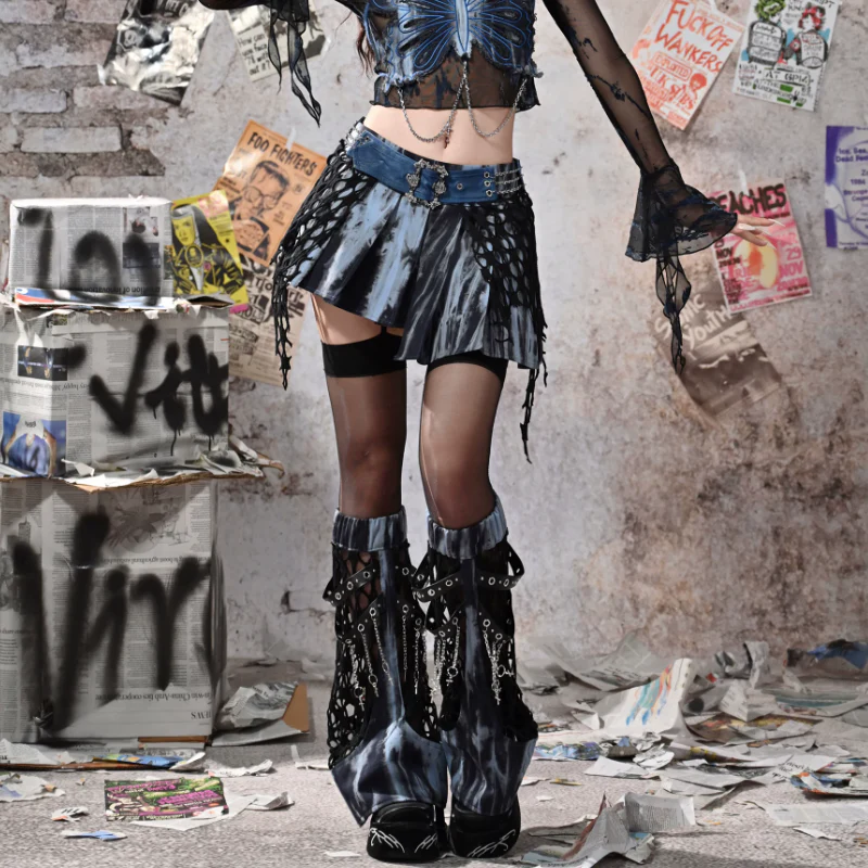 Pleated irregular A line denim metal chain mini skirt - Image 4