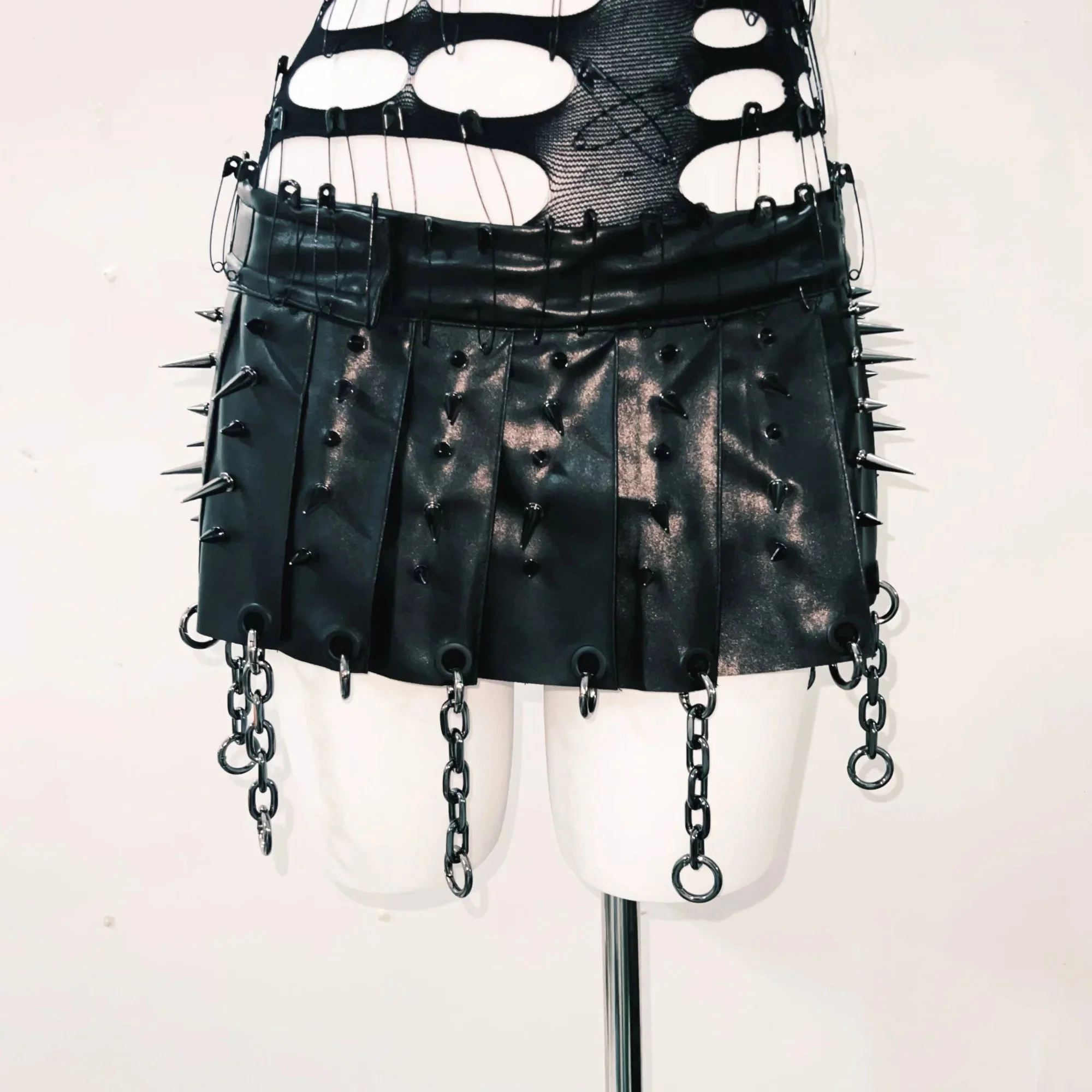 Rivet hollow out skull applique mini skirt set - Image 6