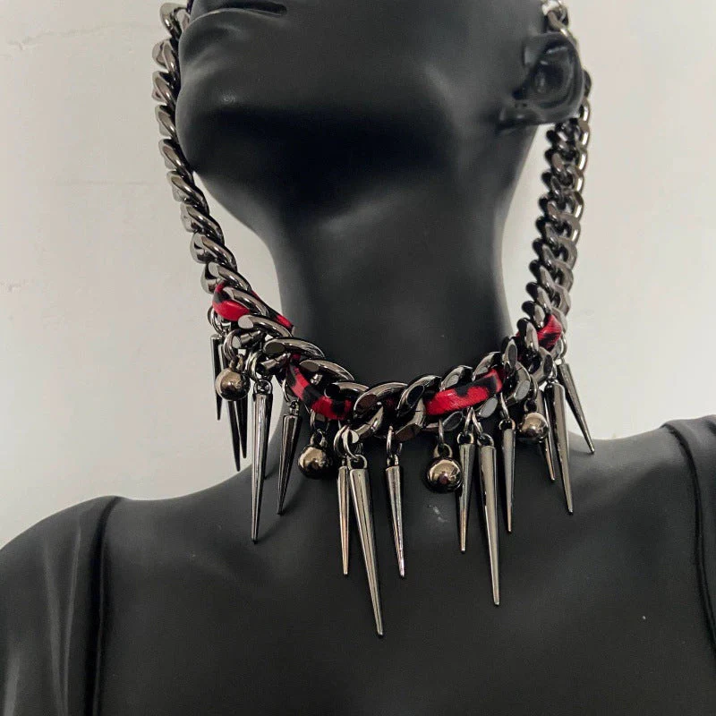Rivet pendant leopard print necklace - Image 4