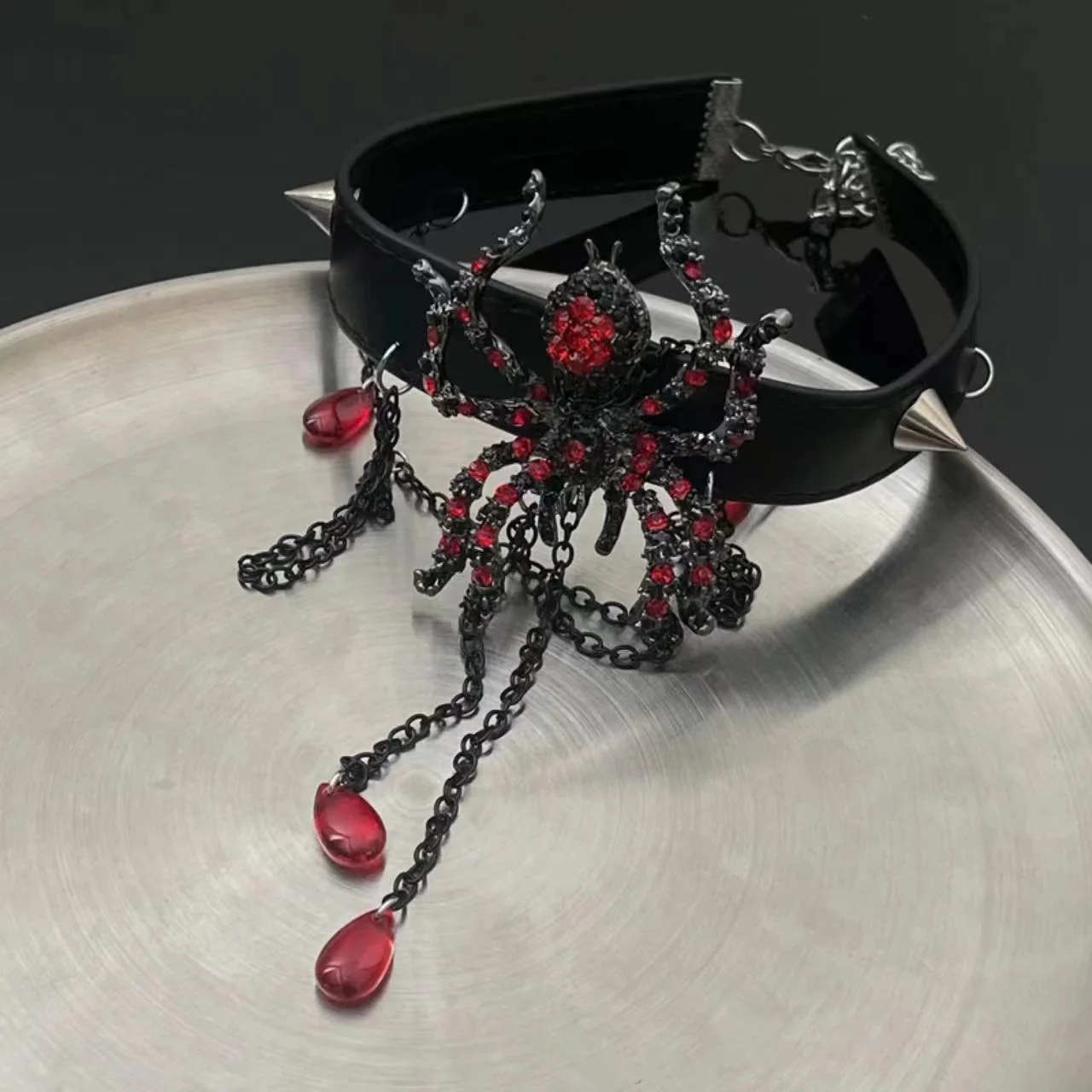 Spider pendant rhinestone rivet choker necklace - Image 3