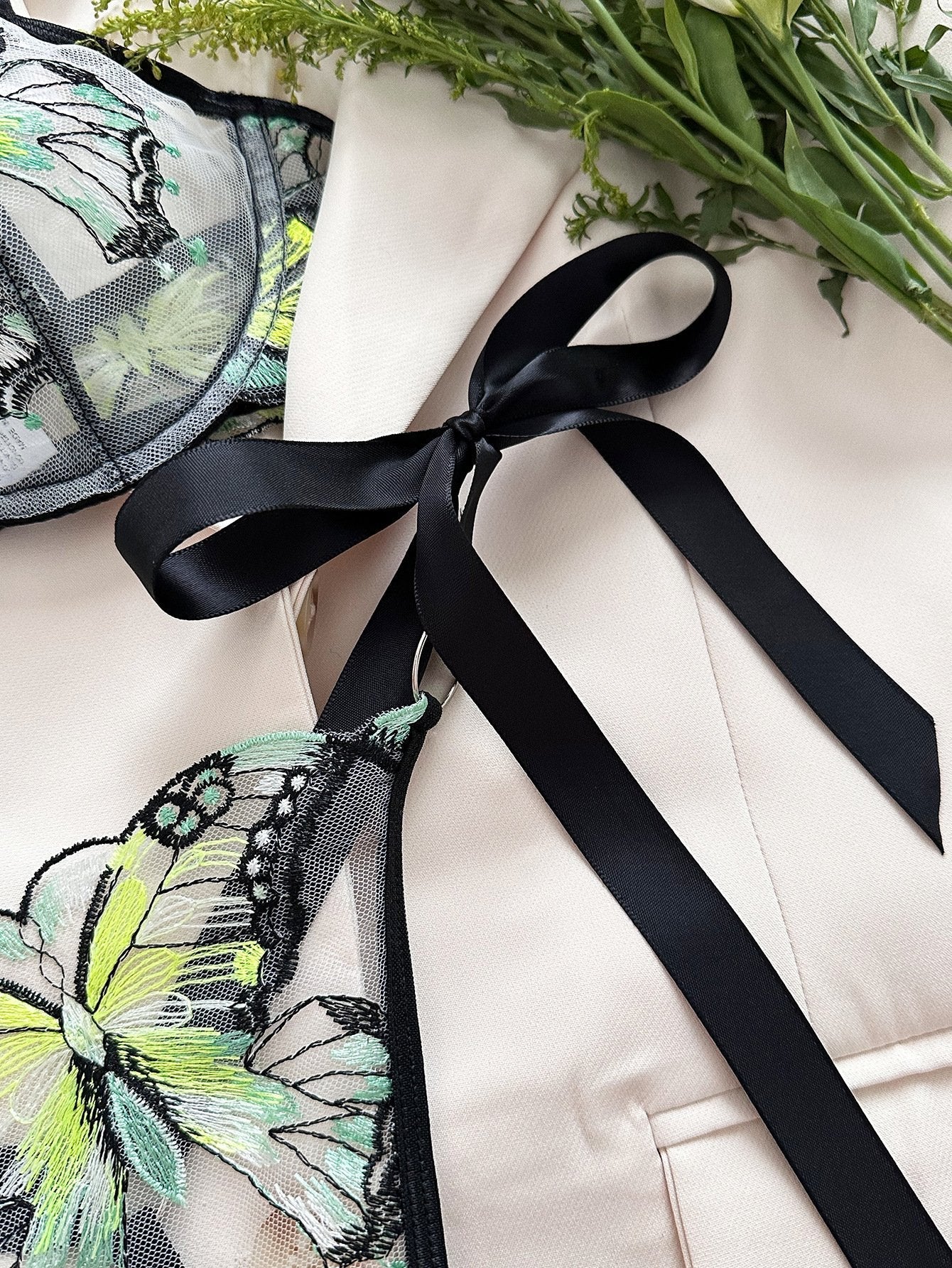 Sweetheart neck butterfly embroidery lingerie set - Image 9