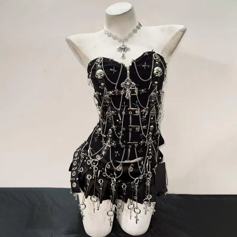 Sweetheart neck metal chain skull applique zip-up mini skirt