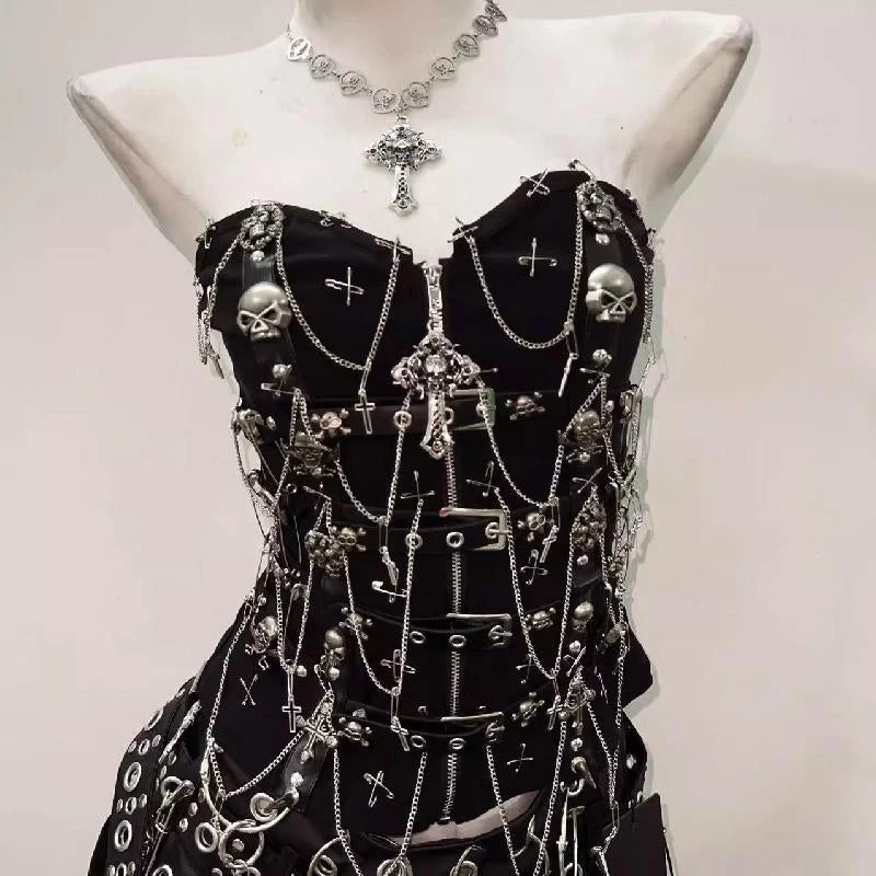 Sweetheart neck metal chain skull applique zip-up mini skirt - Image 4