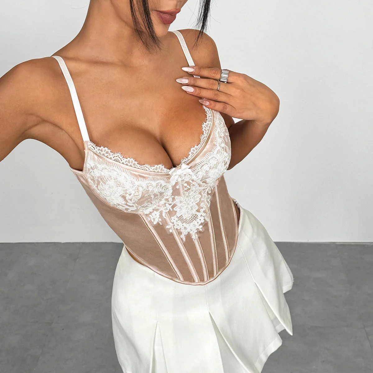V neck lace hem corset embroidery cami top - Image 2